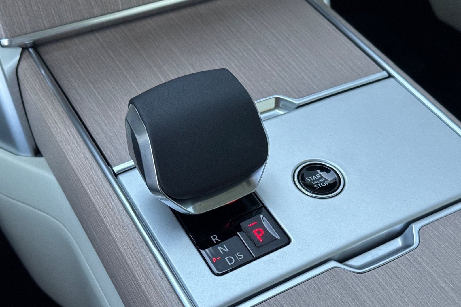 2026 Land Rover Range Rover SE LWB
