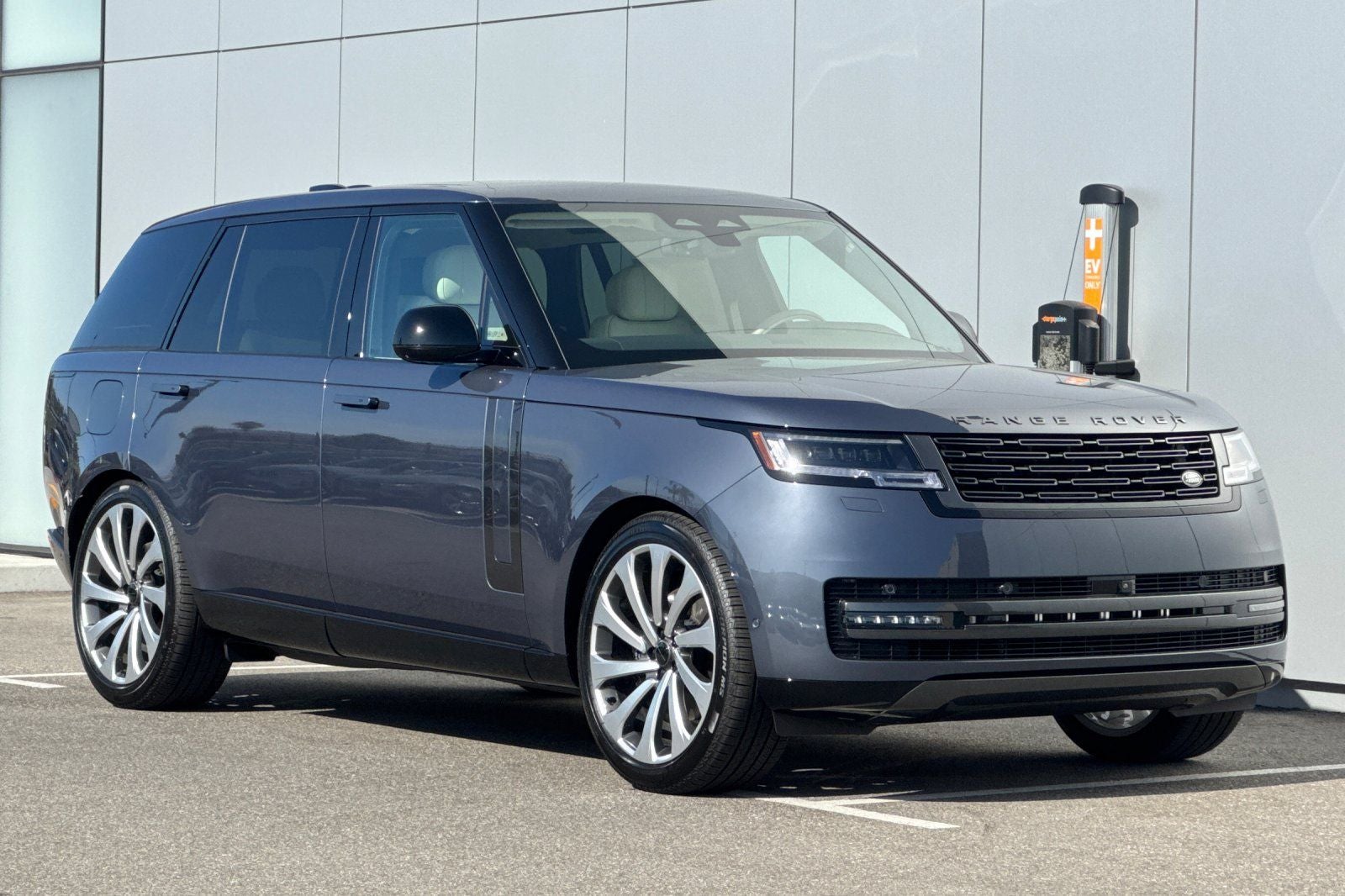 2026 Land Rover Range Rover SE LWB