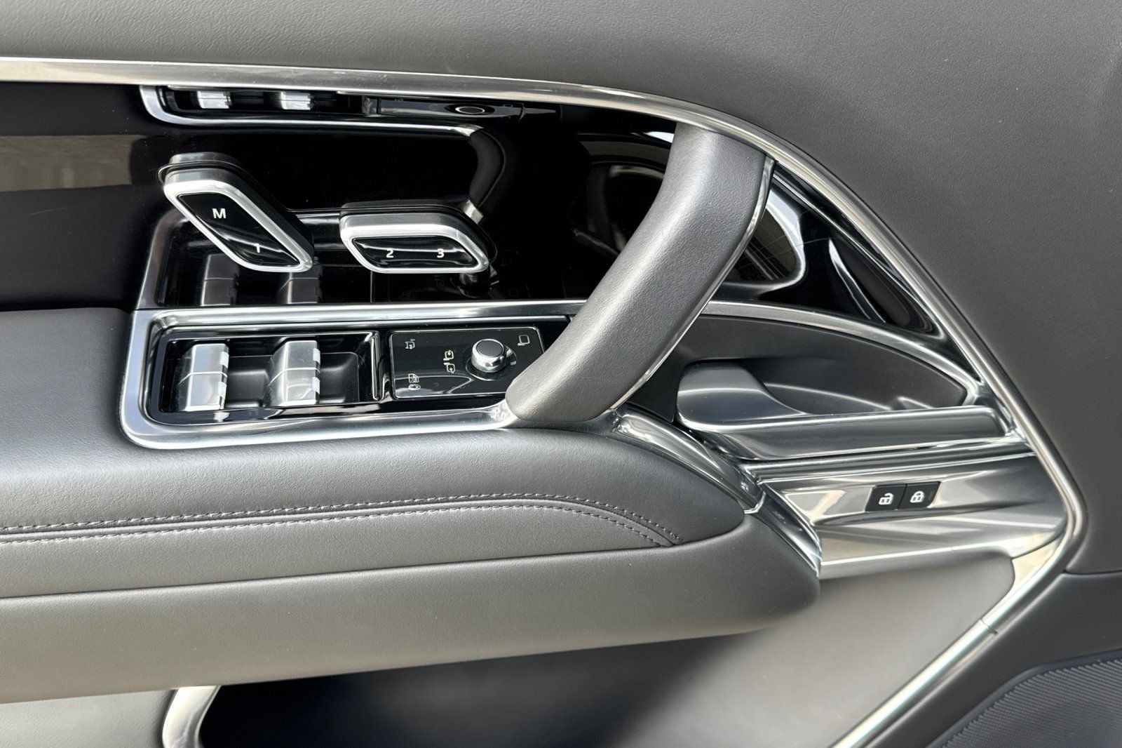 2023 Land Rover Range Rover SE LWB