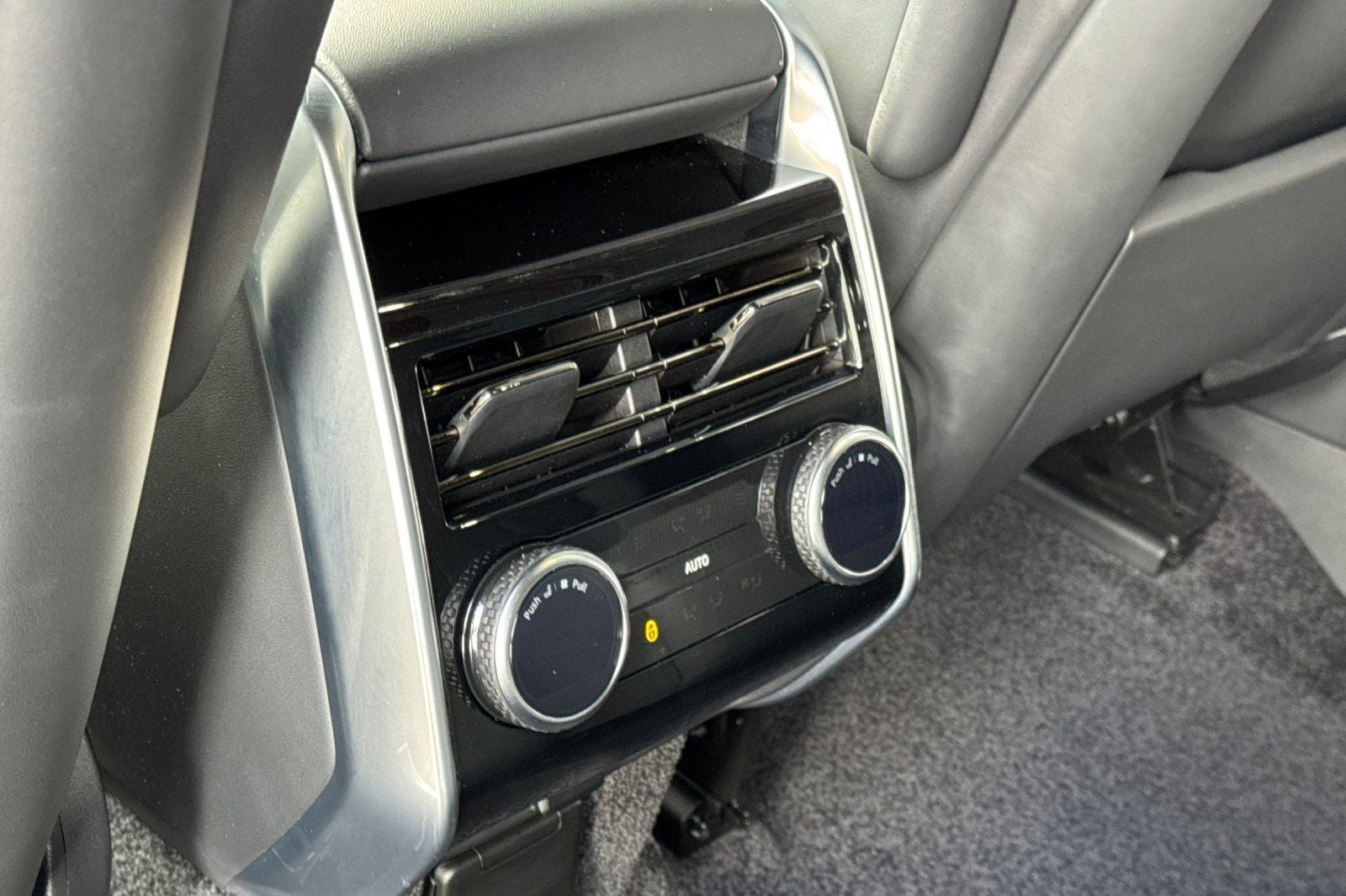 2023 Land Rover Range Rover SE LWB