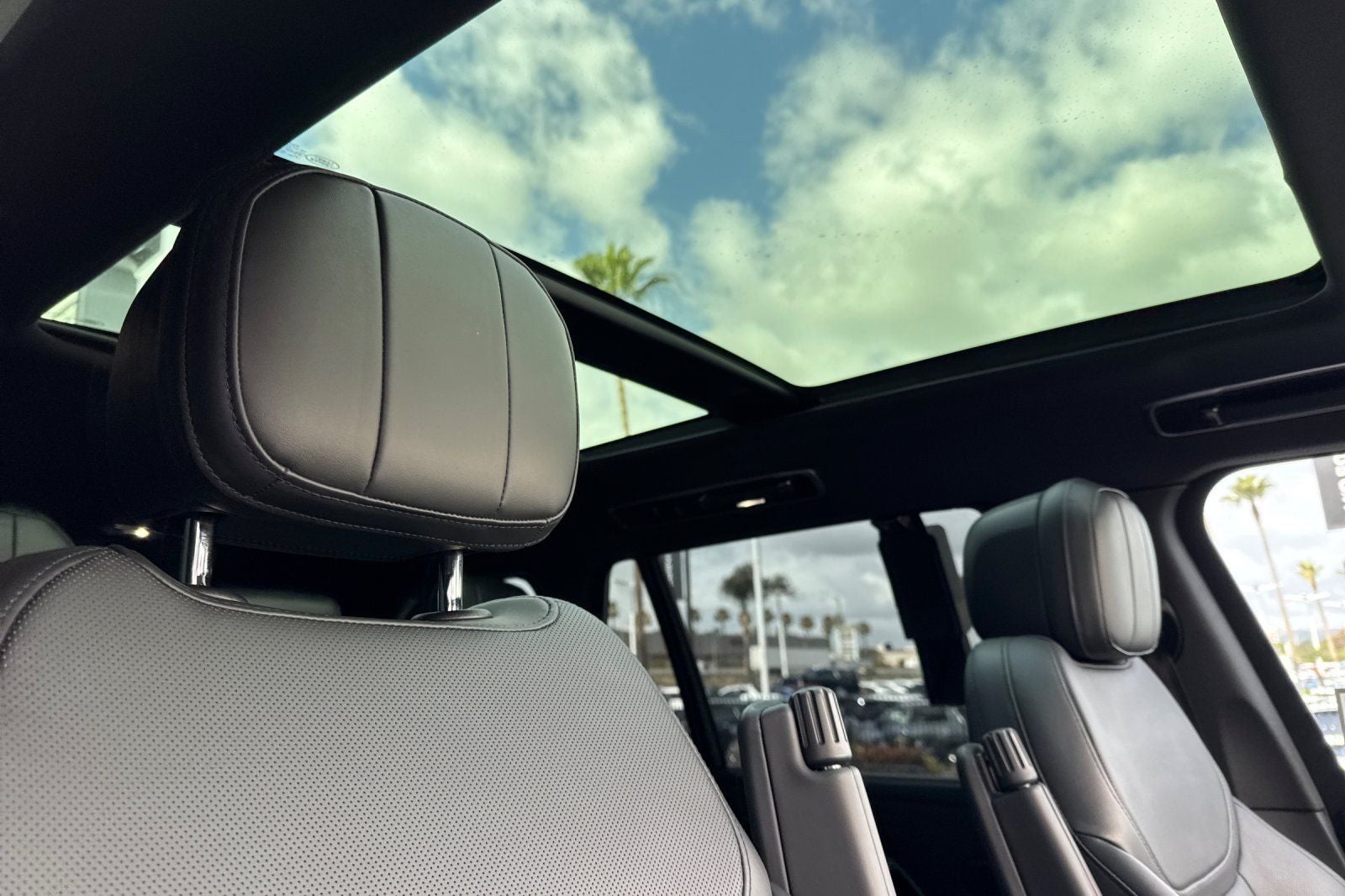 2023 Land Rover Range Rover SE LWB