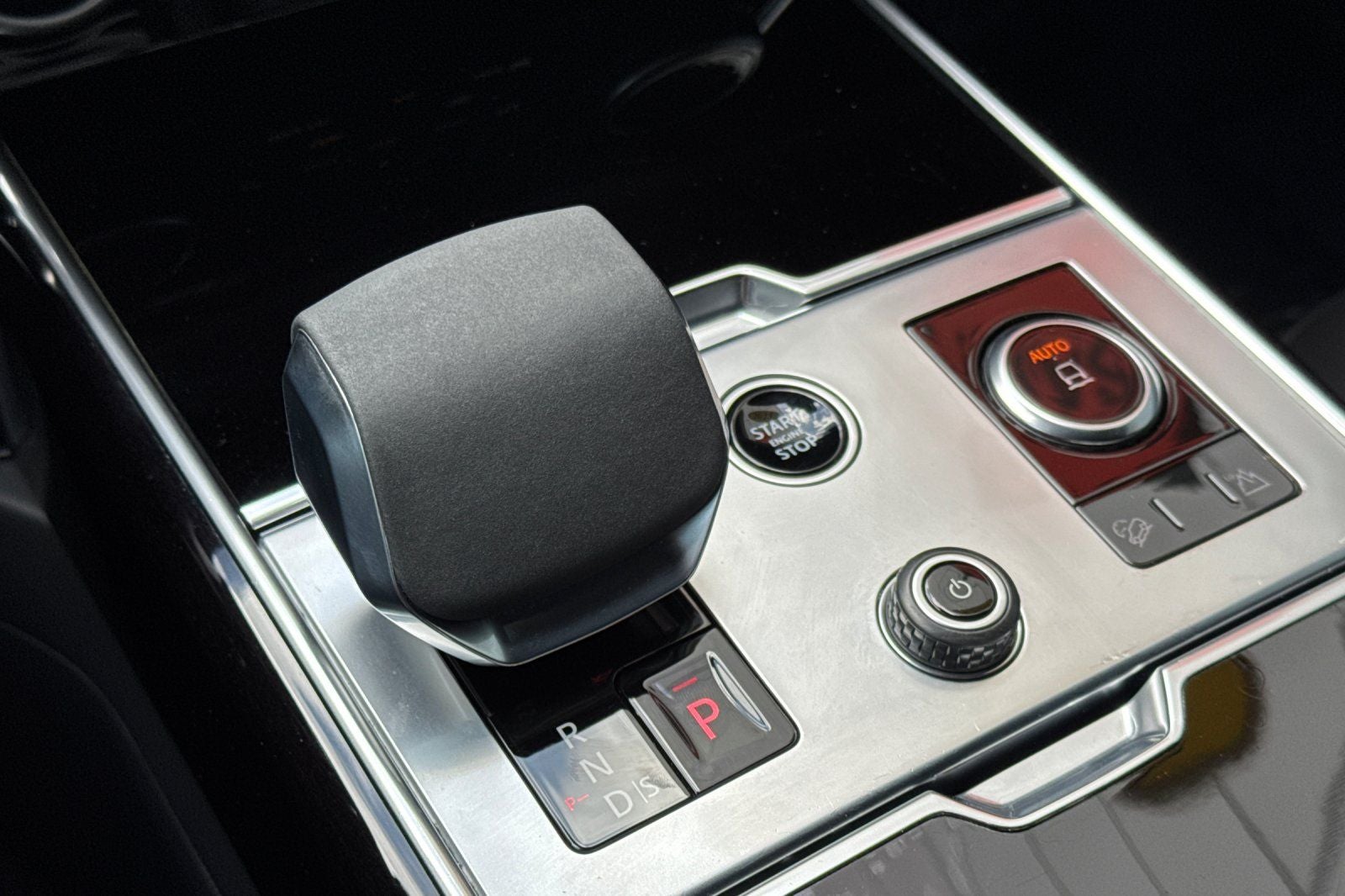 2023 Land Rover Range Rover SE LWB