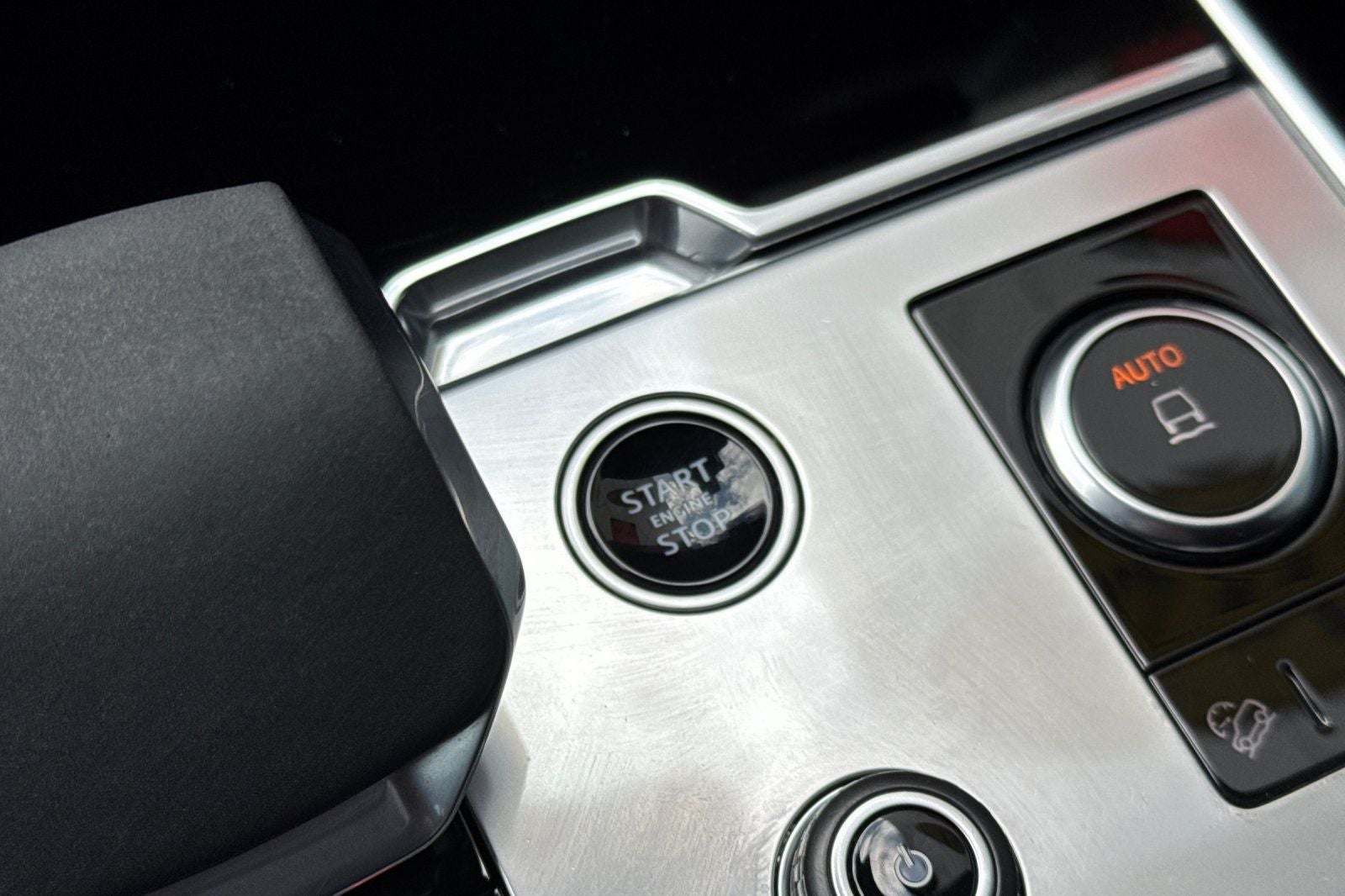 2023 Land Rover Range Rover SE LWB