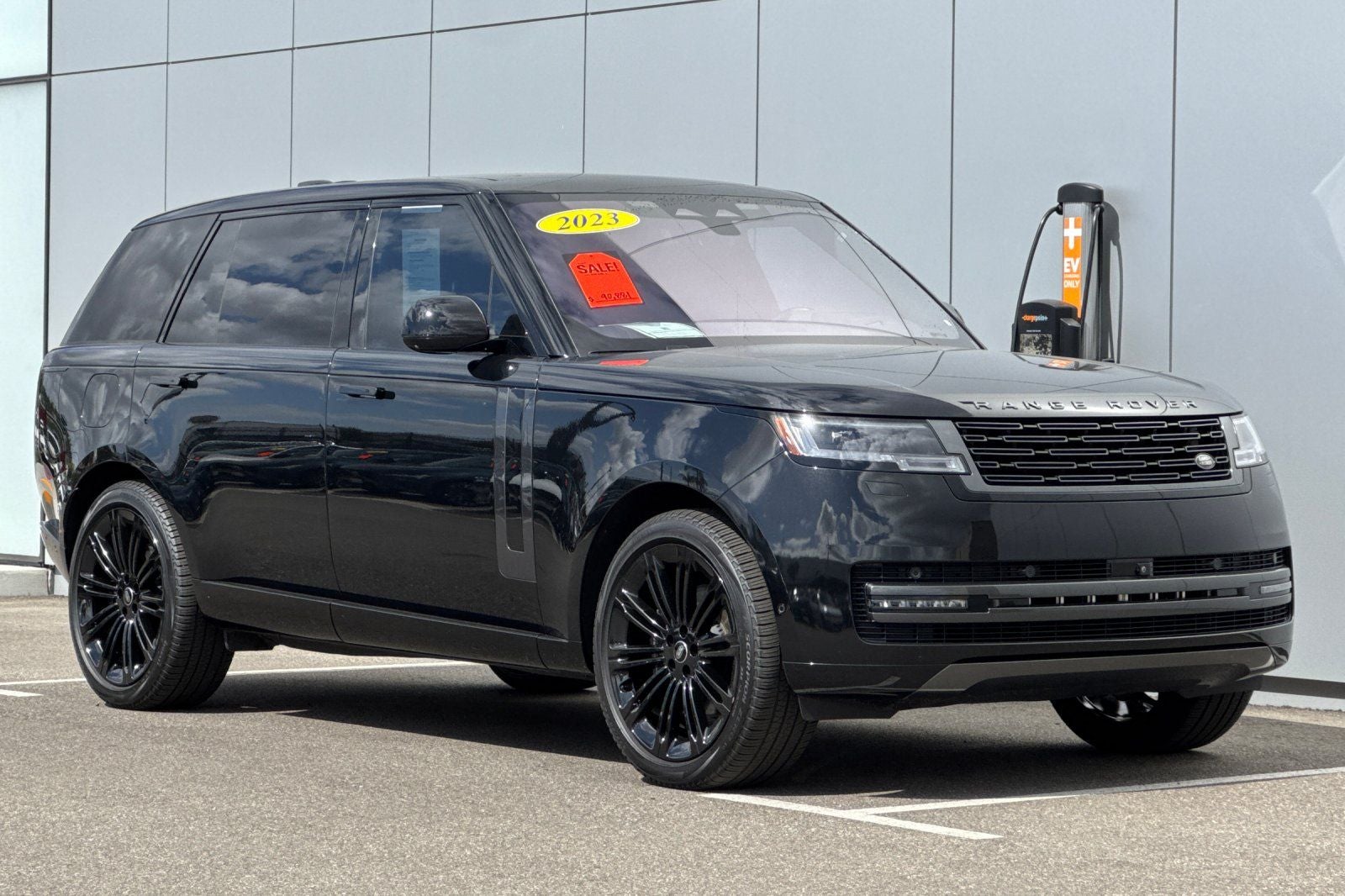 2023 Land Rover Range Rover SE LWB