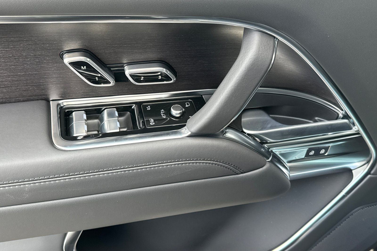 2026 Land Rover Range Rover SE LWB