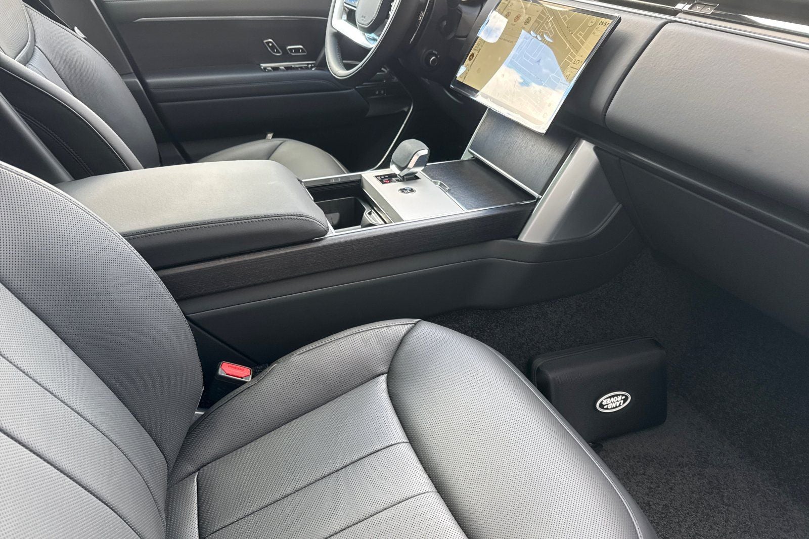 2026 Land Rover Range Rover SE LWB