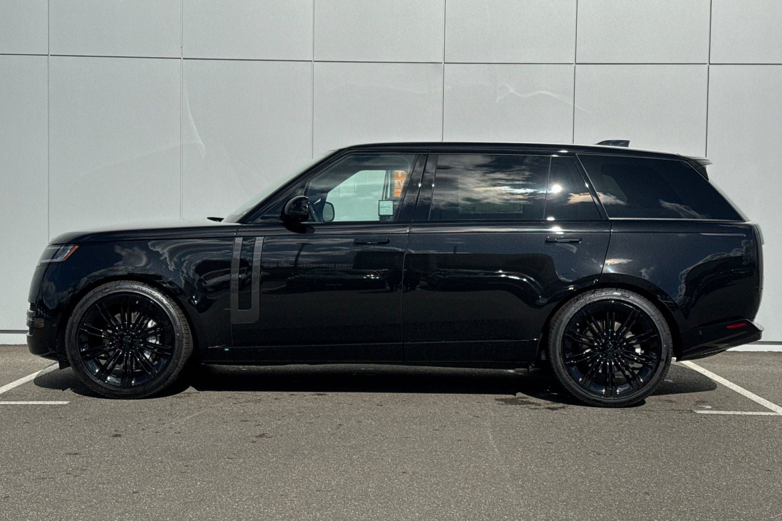 2026 Land Rover Range Rover SE LWB