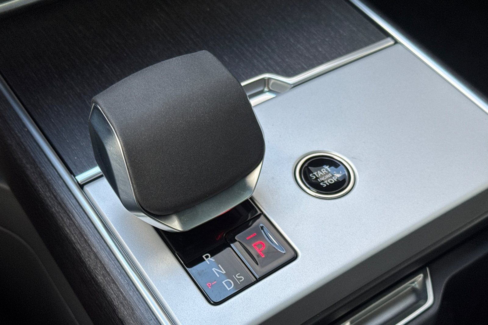 2026 Land Rover Range Rover SE LWB