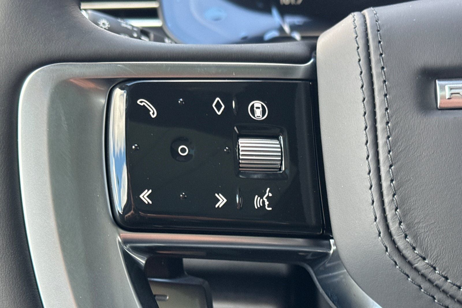 2026 Land Rover Range Rover SE LWB