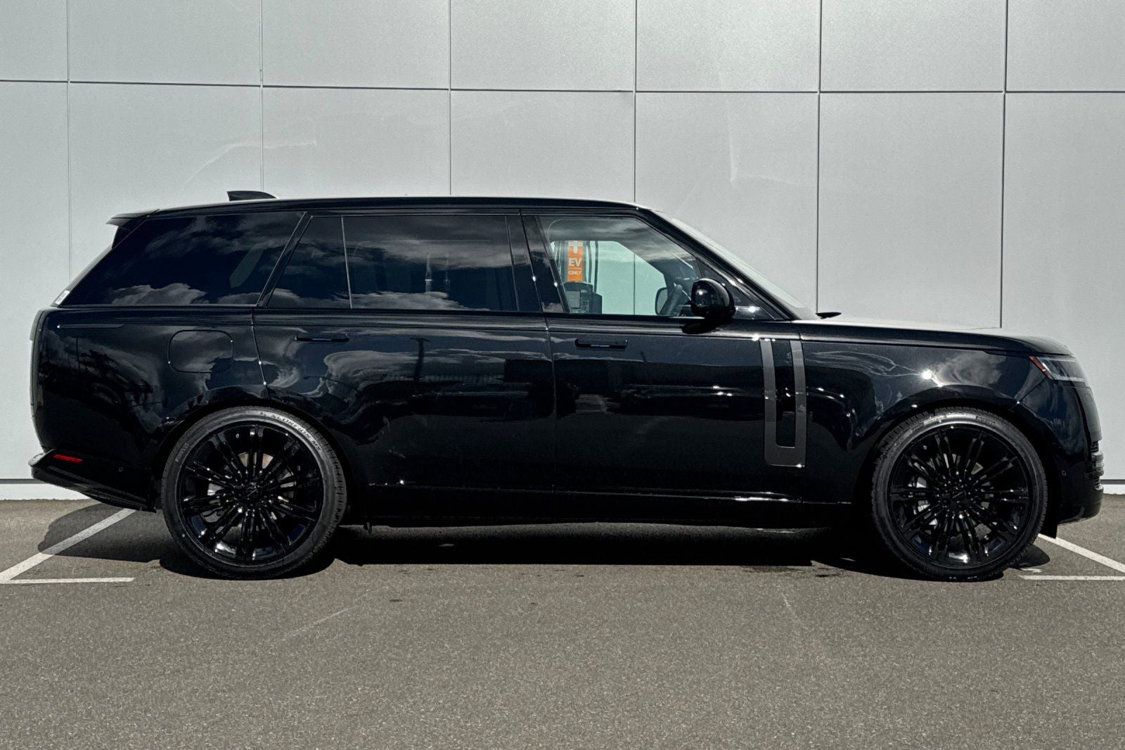 2026 Land Rover Range Rover SE LWB