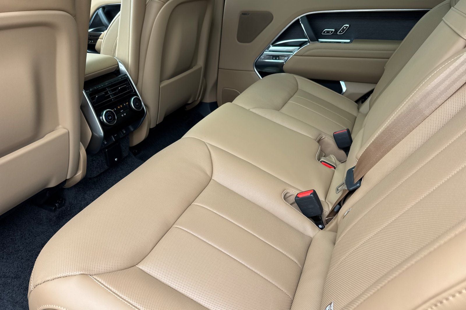 2026 Land Rover Range Rover SE LWB
