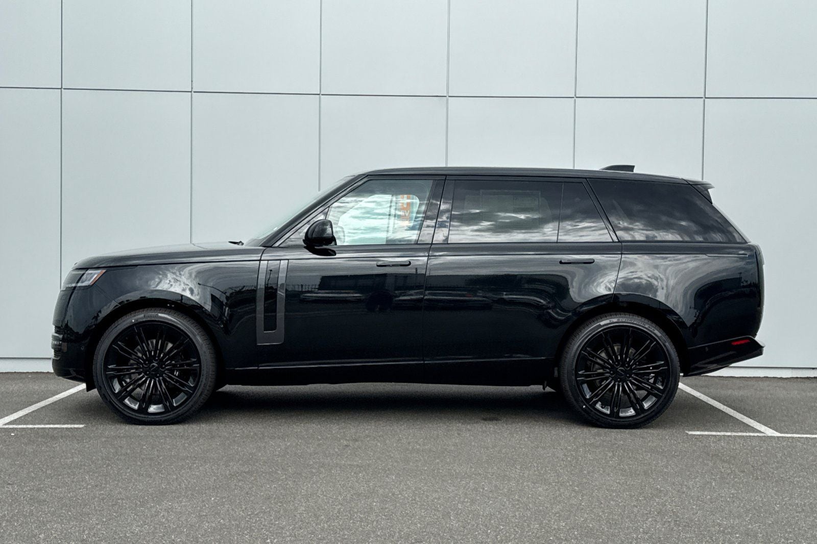 2026 Land Rover Range Rover SE LWB