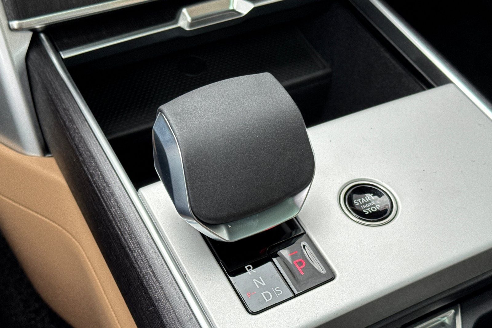 2026 Land Rover Range Rover SE LWB