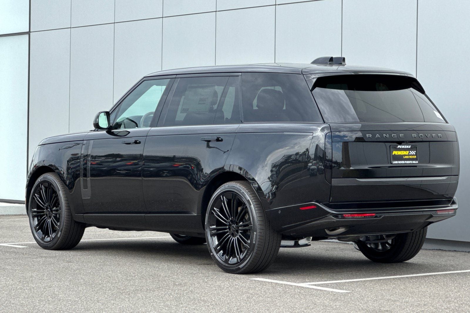 2026 Land Rover Range Rover SE LWB