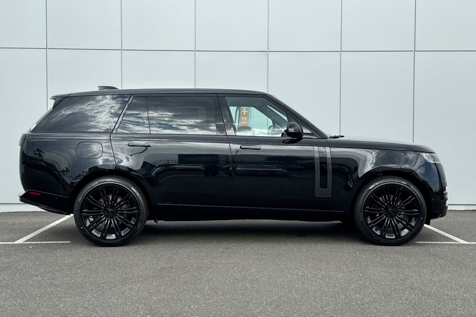2026 Land Rover Range Rover SE LWB
