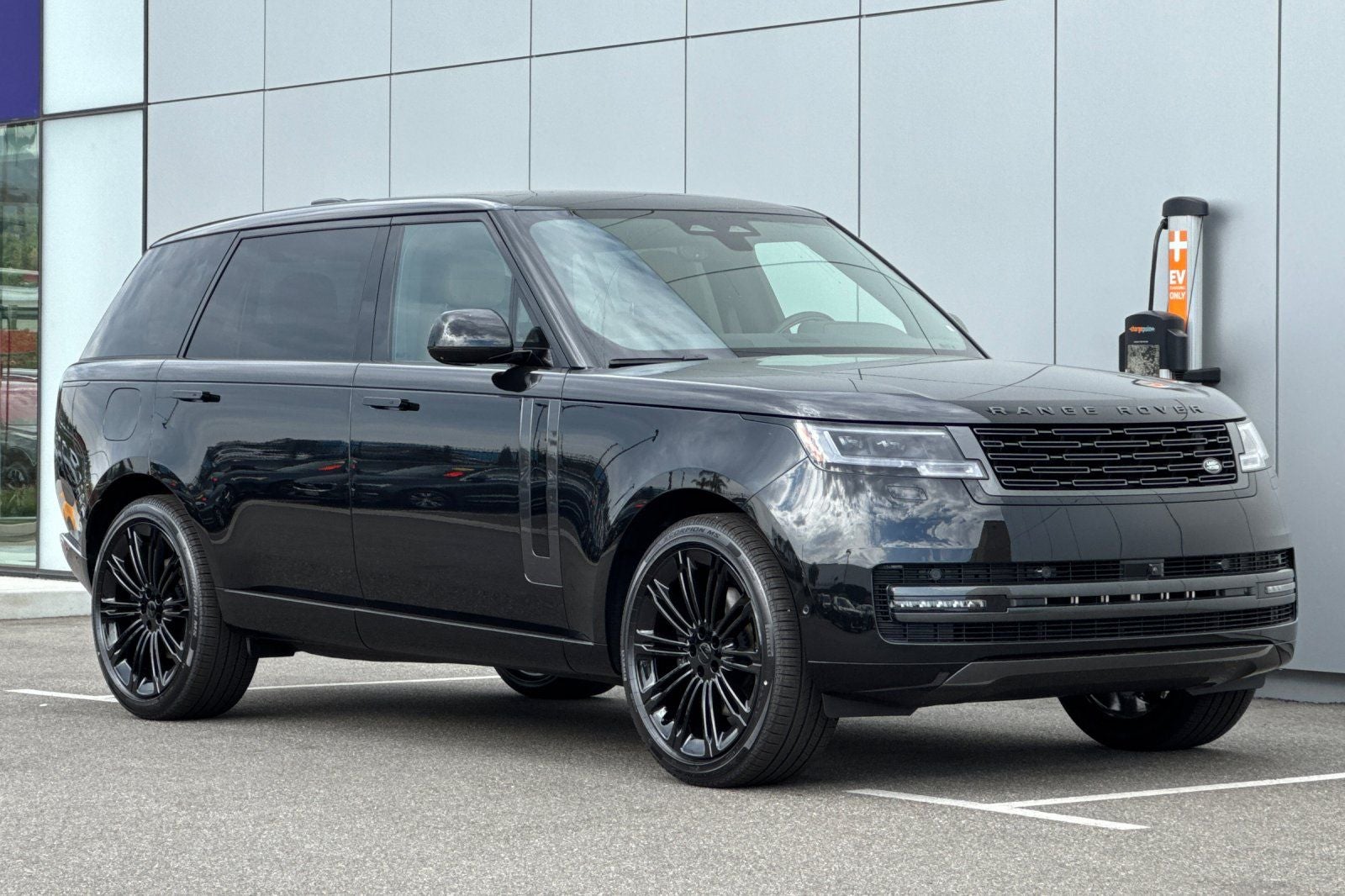 2026 Land Rover Range Rover SE LWB