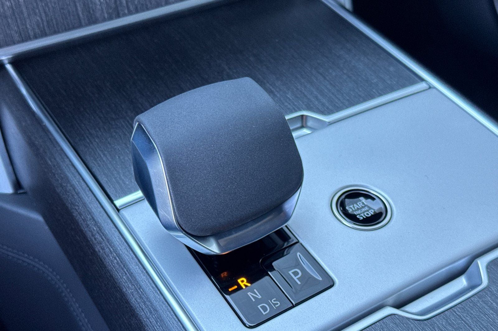 2026 Land Rover Range Rover SE LWB