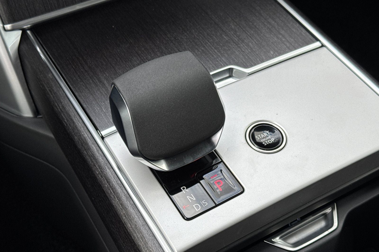 2026 Land Rover Range Rover SE LWB