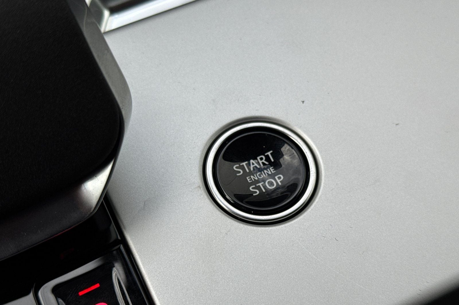 2026 Land Rover Range Rover SE LWB