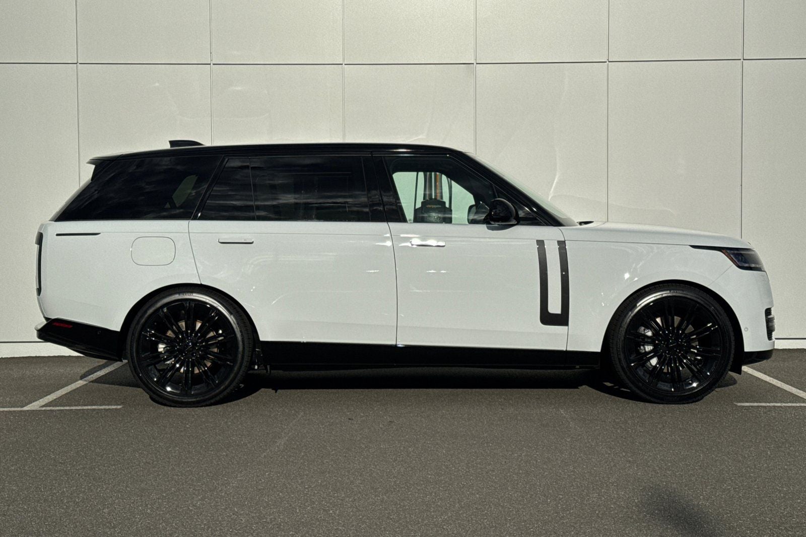 2026 Land Rover Range Rover SE LWB