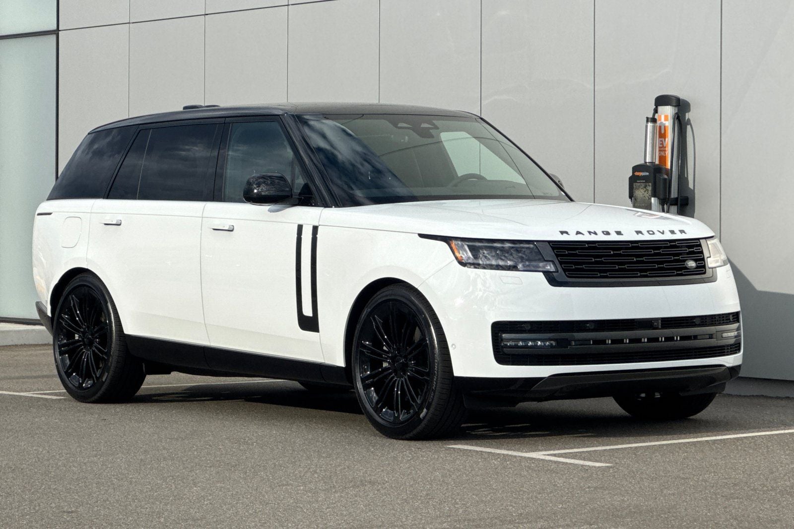 2026 Land Rover Range Rover SE LWB
