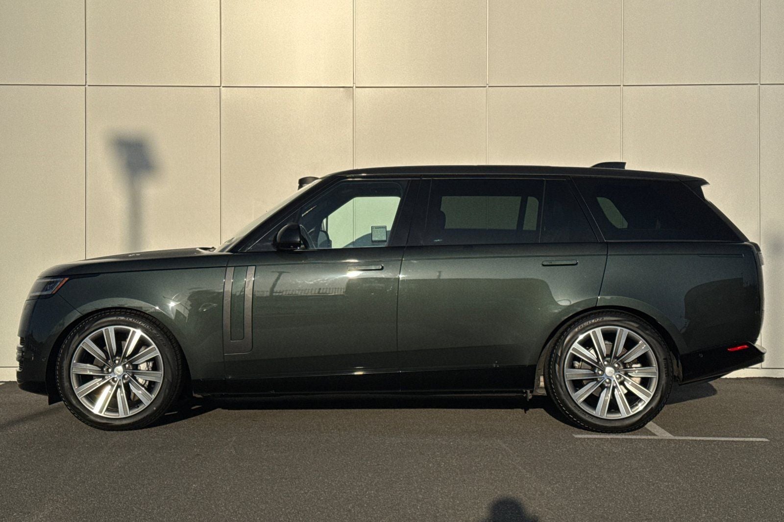 2023 Land Rover Range Rover SE LWB