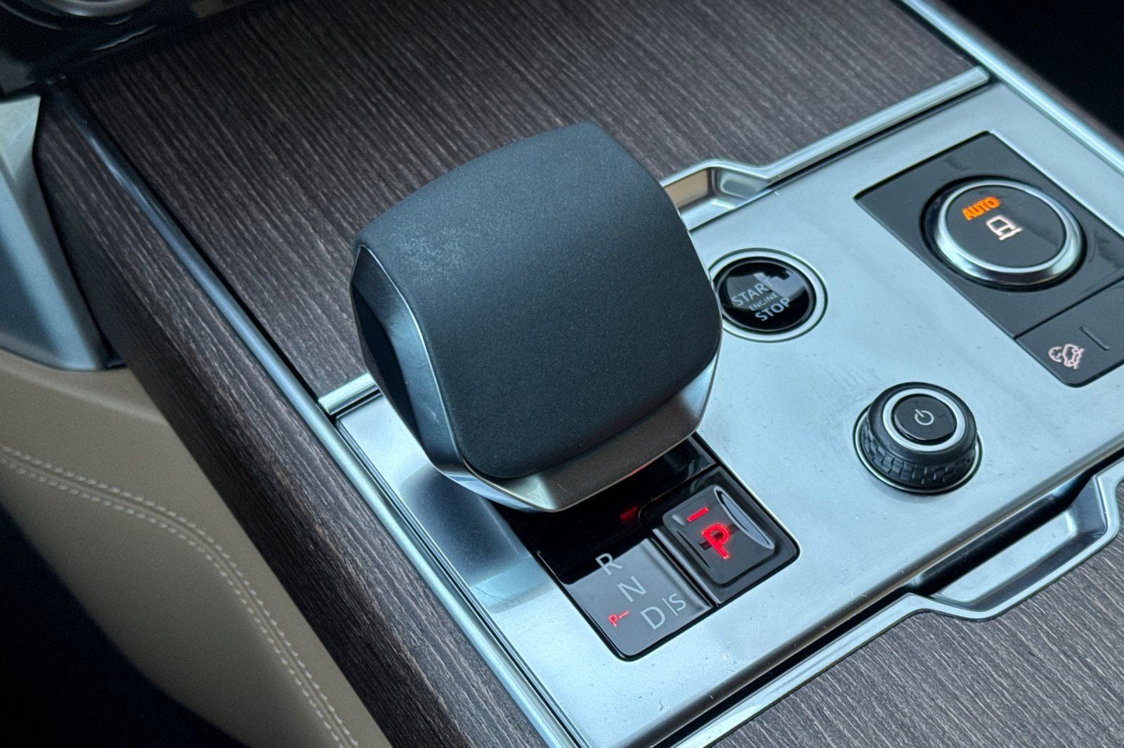 2023 Land Rover Range Rover SE LWB