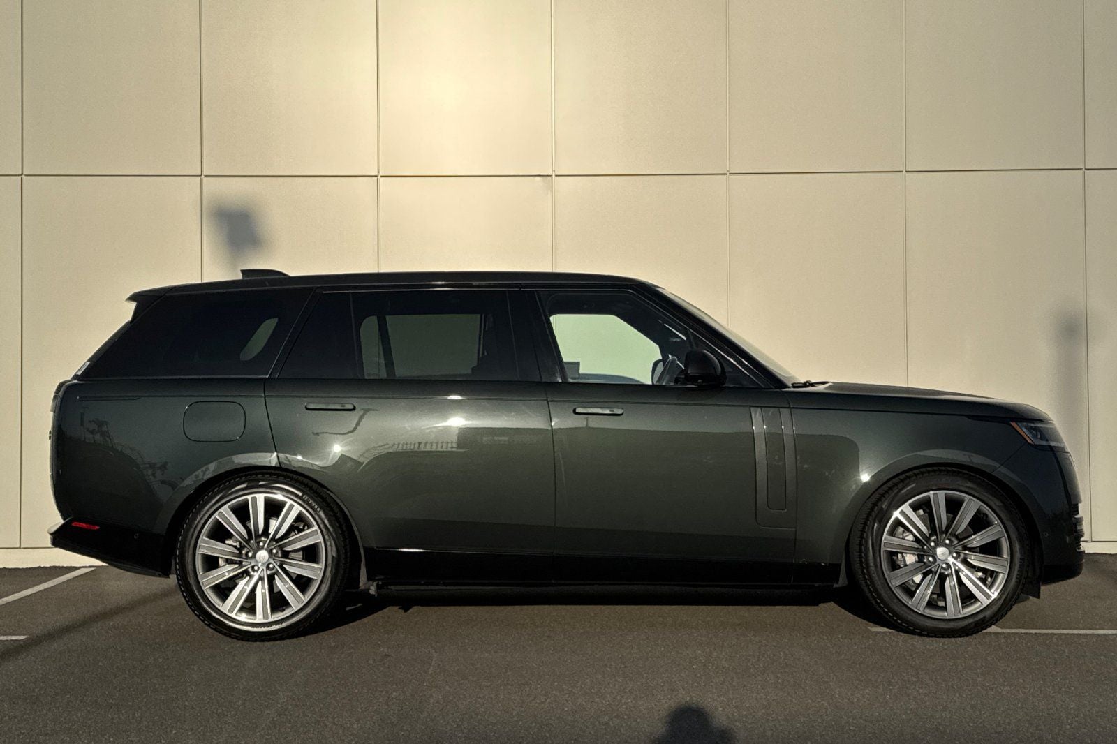 2023 Land Rover Range Rover SE LWB