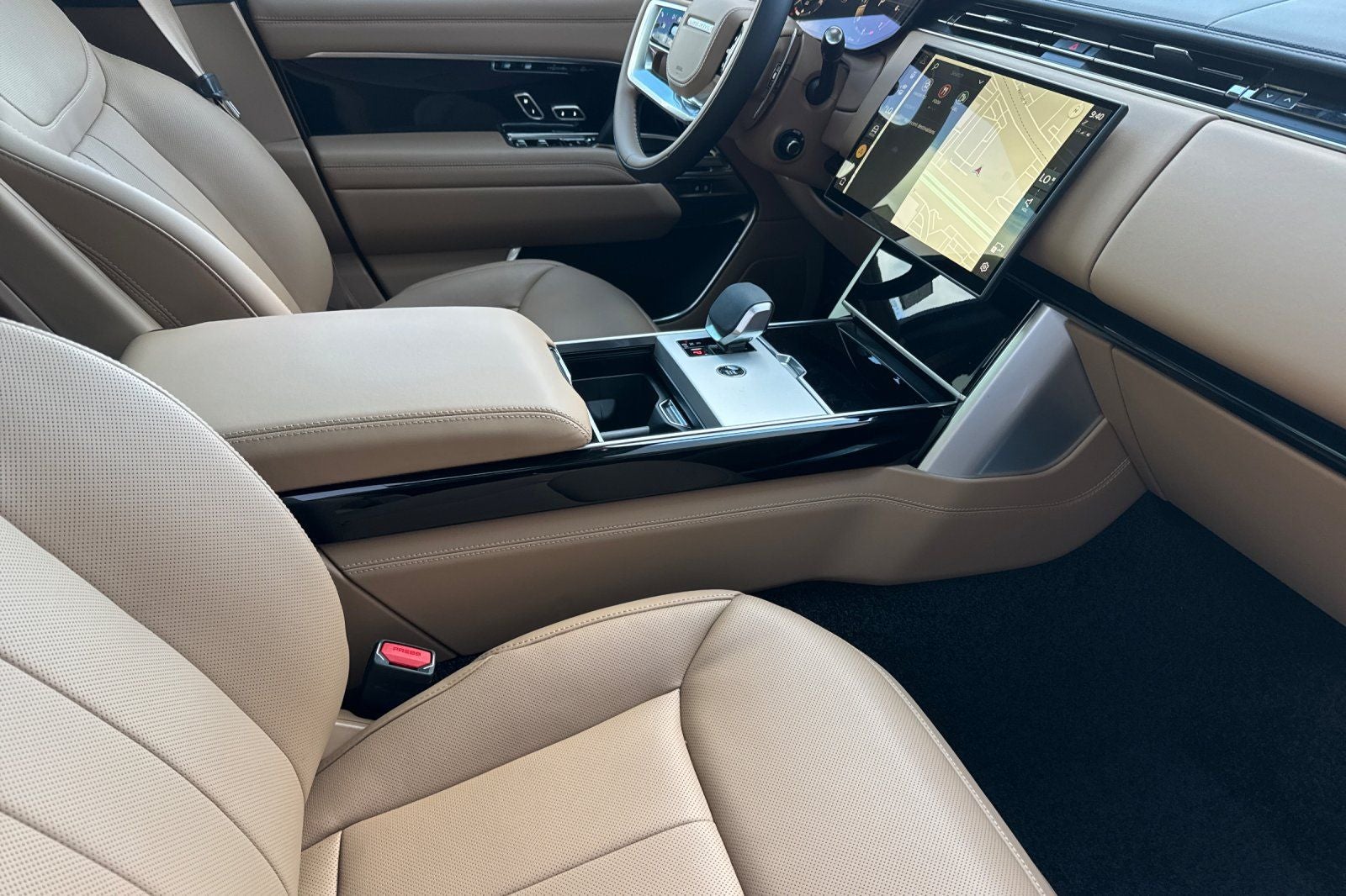 2026 Land Rover Range Rover SE LWB