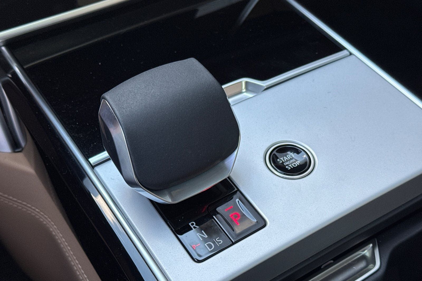 2026 Land Rover Range Rover SE LWB