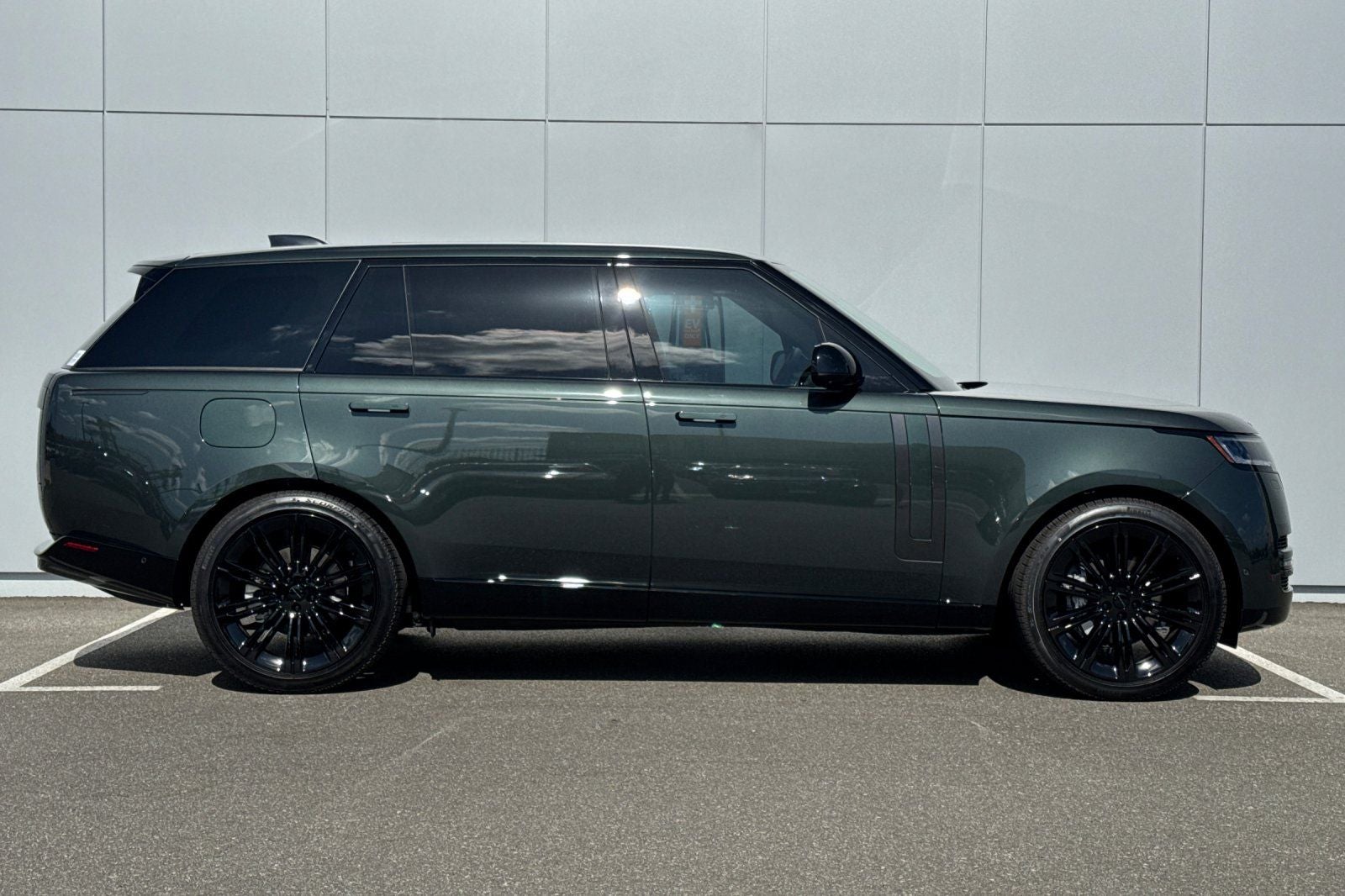 2026 Land Rover Range Rover SE LWB