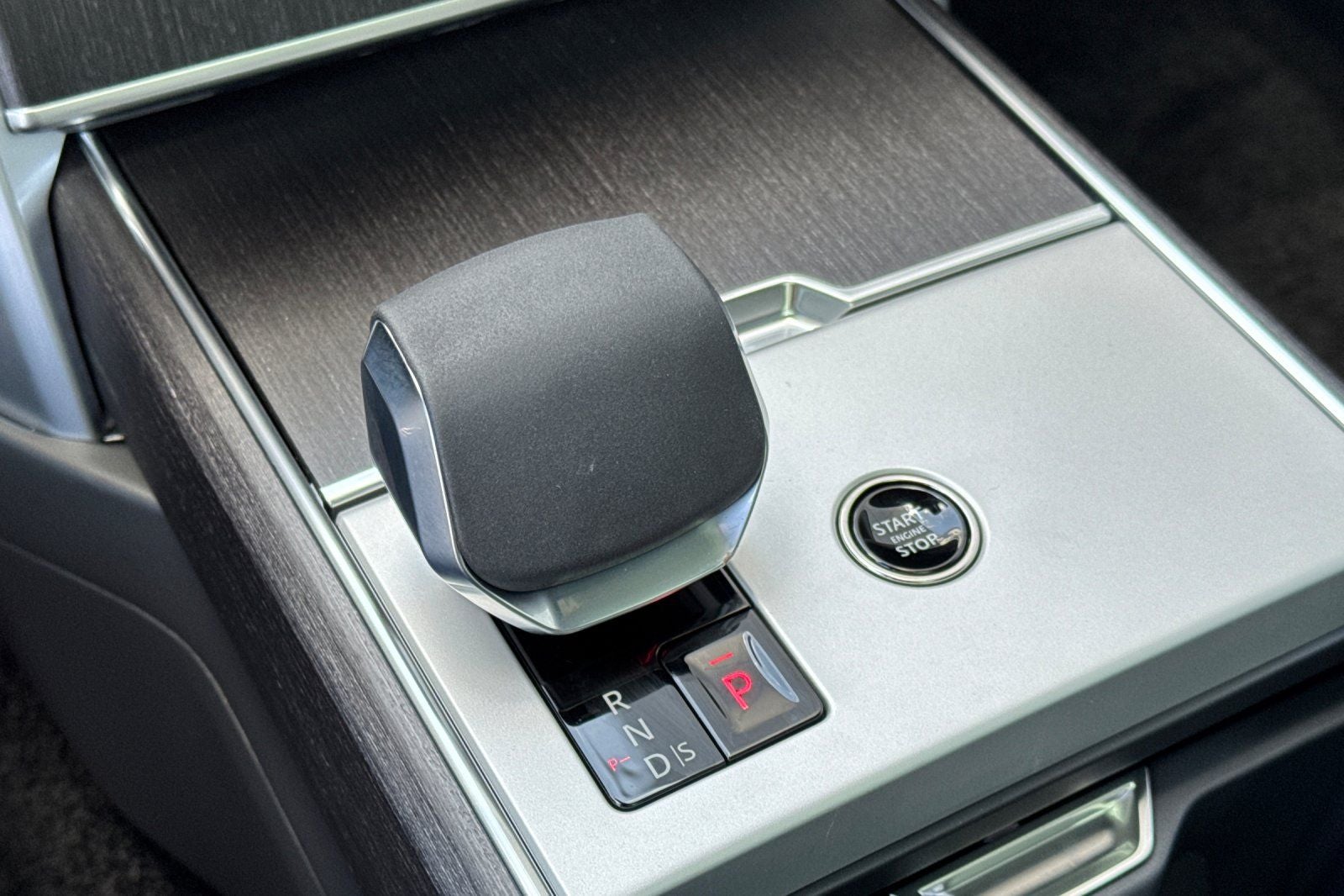 2026 Land Rover Range Rover SE LWB