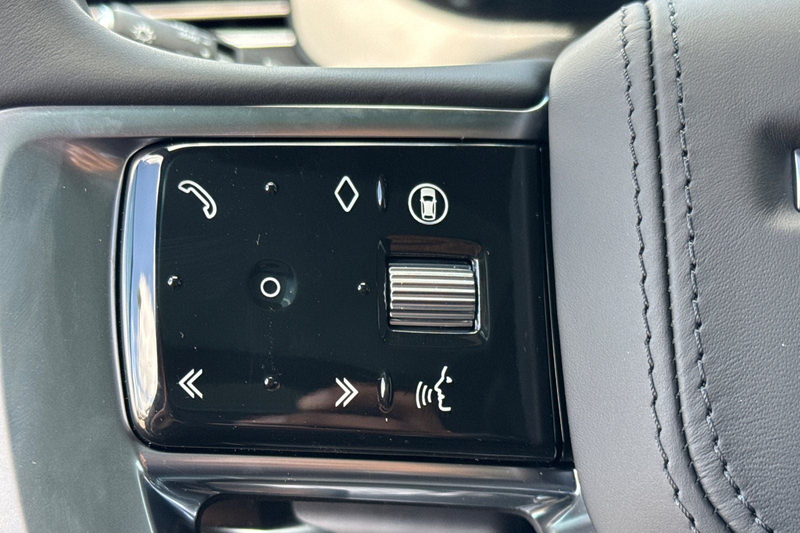 2026 Land Rover Range Rover SE LWB