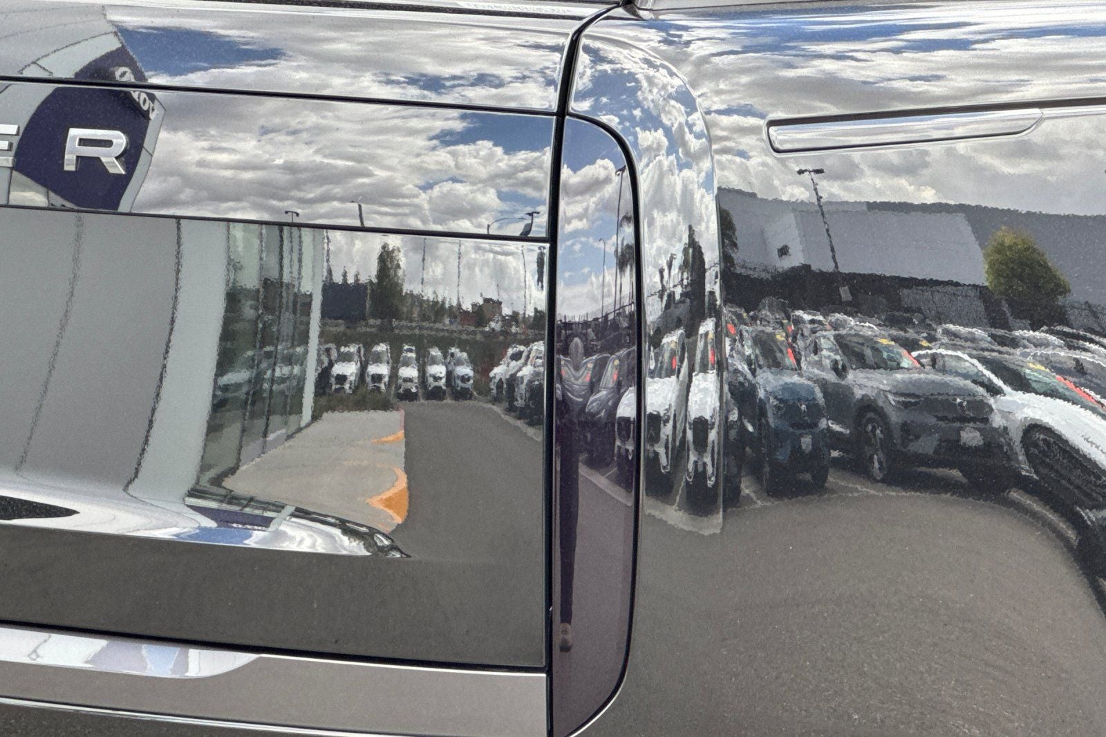 2026 Land Rover Range Rover SE LWB