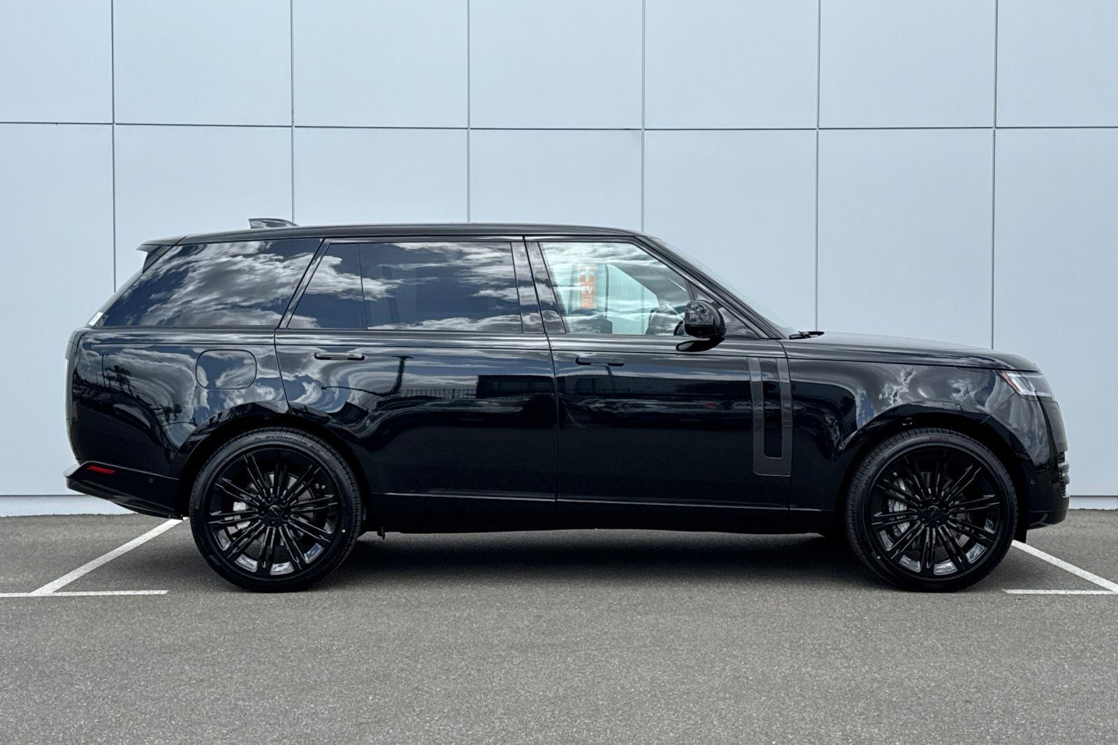 2026 Land Rover Range Rover SE LWB