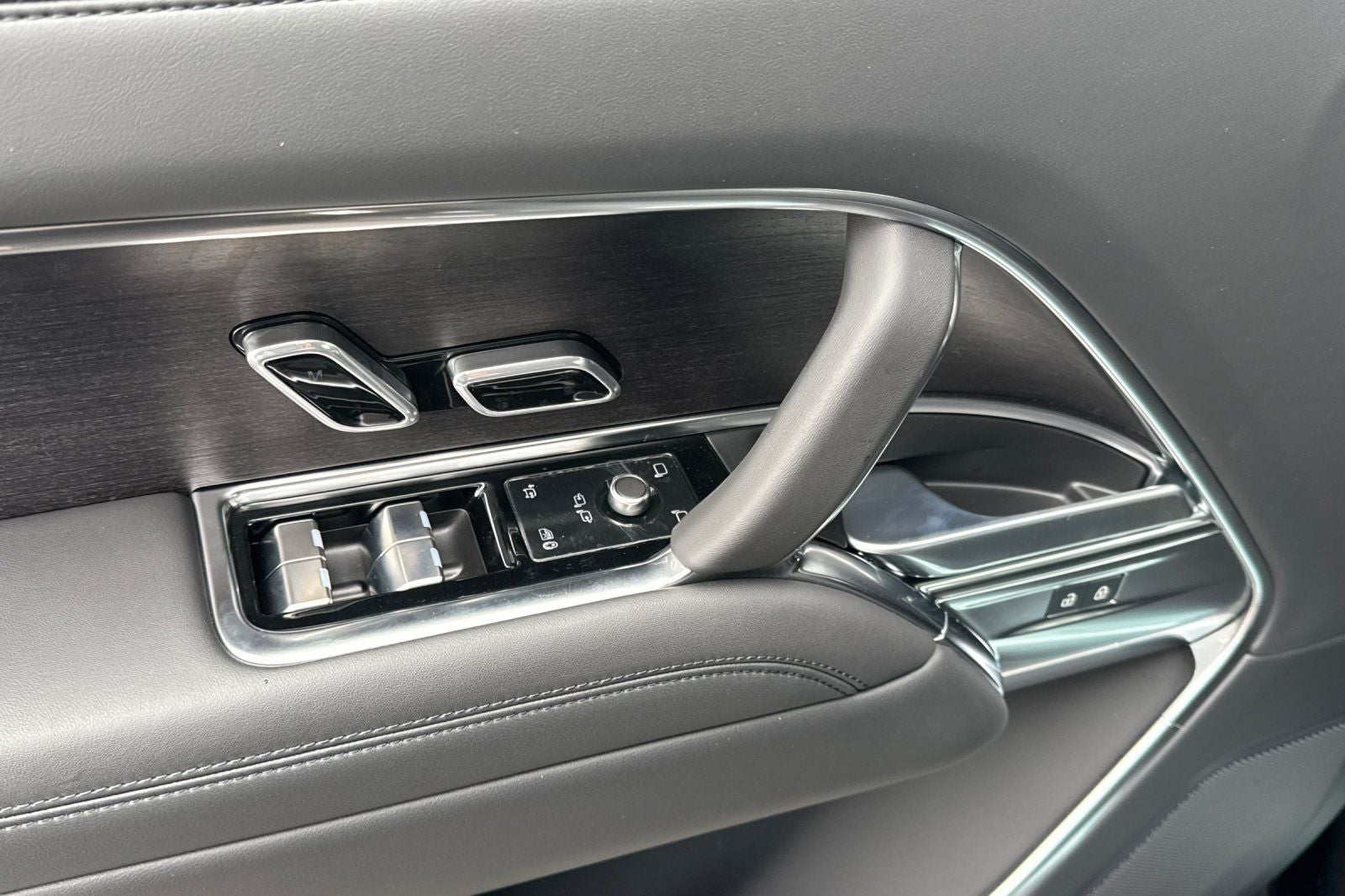 2026 Land Rover Range Rover SE LWB