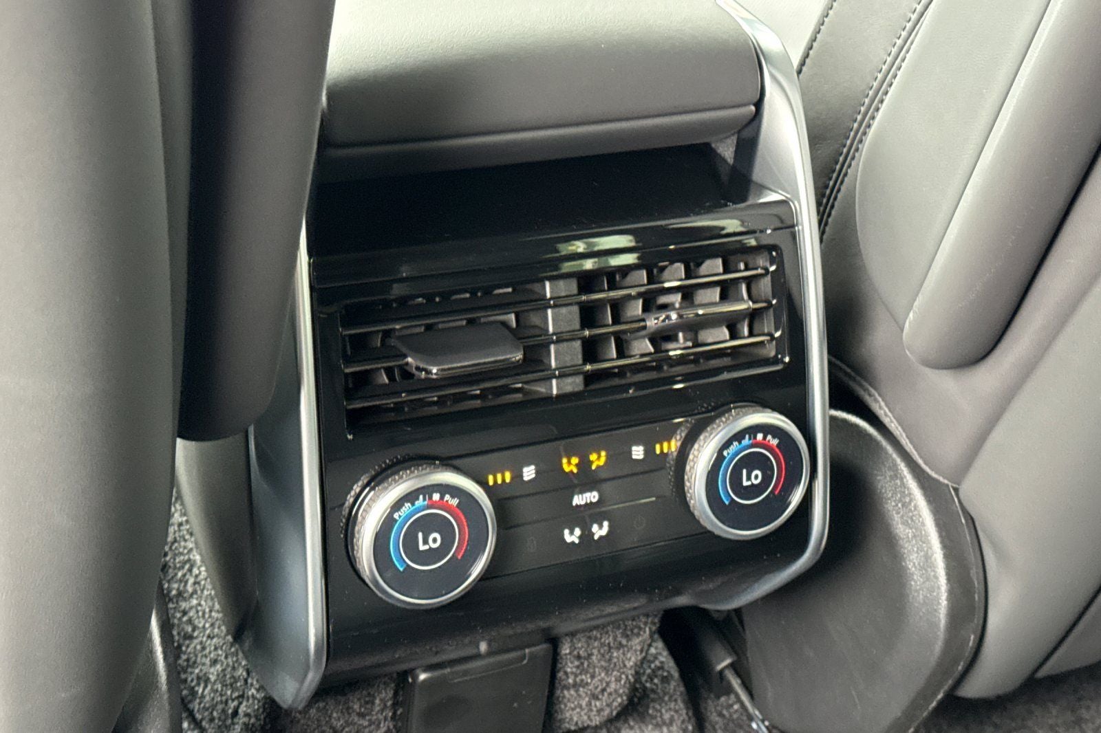 2026 Land Rover Range Rover SE LWB