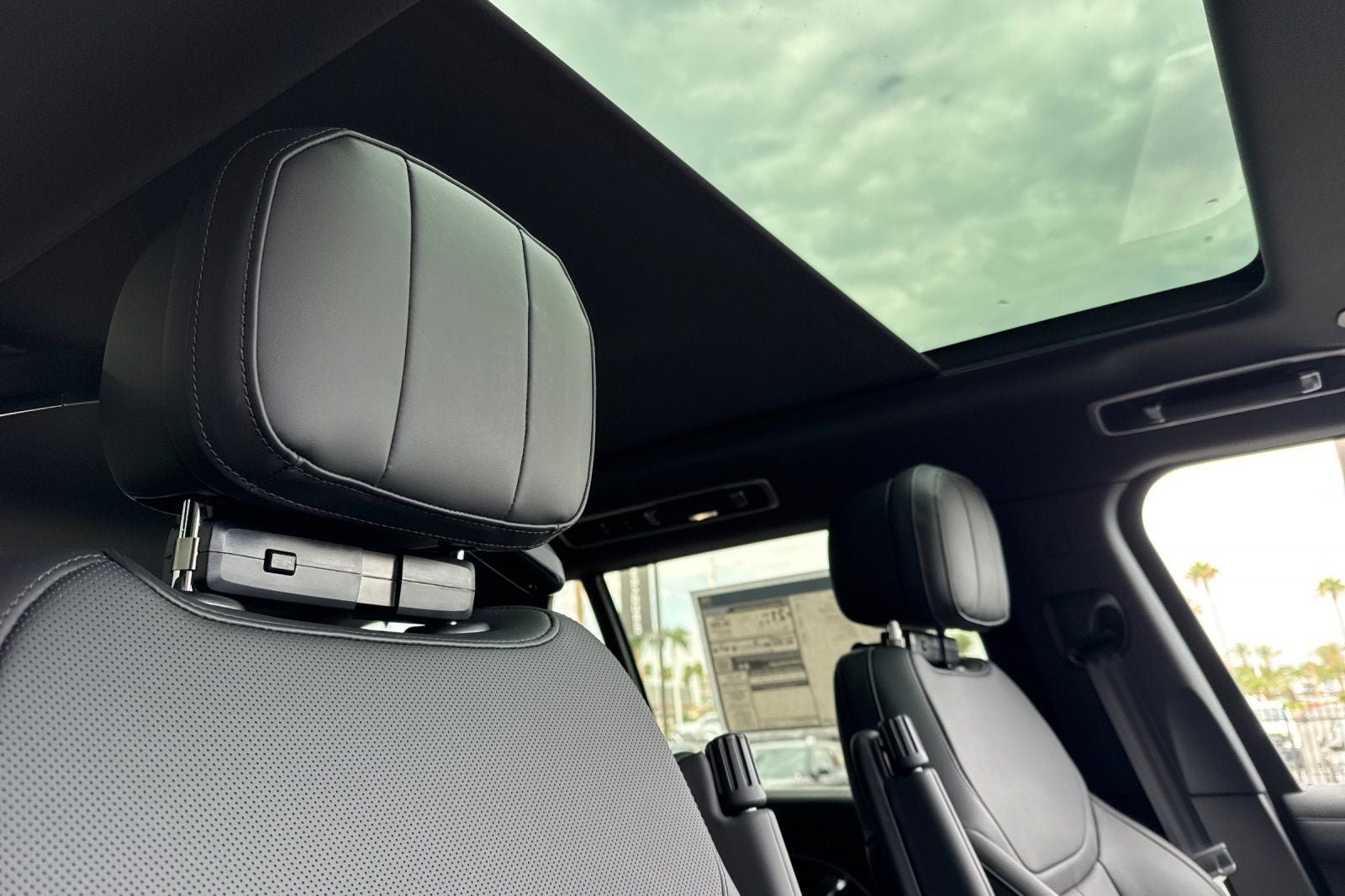2026 Land Rover Range Rover SE LWB