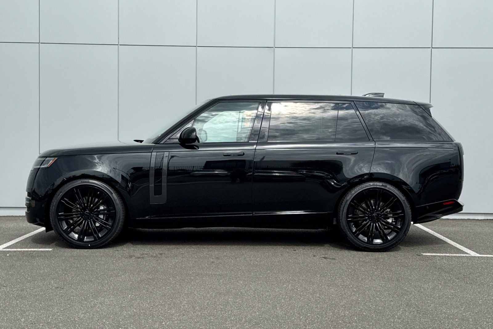 2026 Land Rover Range Rover SE LWB