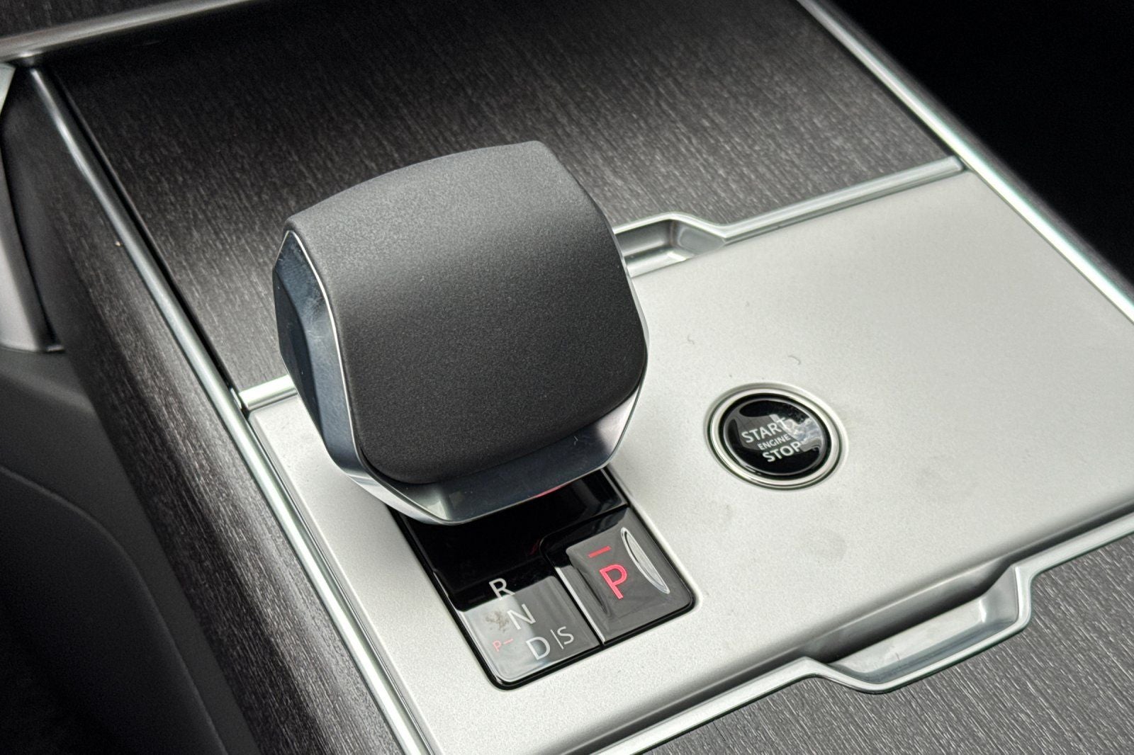 2026 Land Rover Range Rover SE LWB
