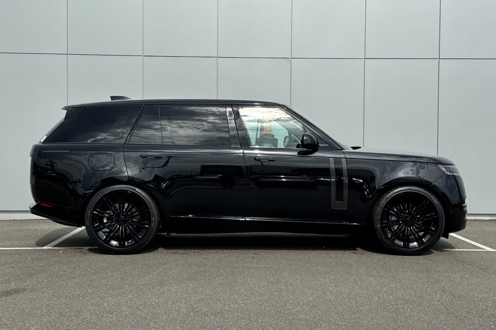 2026 Land Rover Range Rover SE LWB