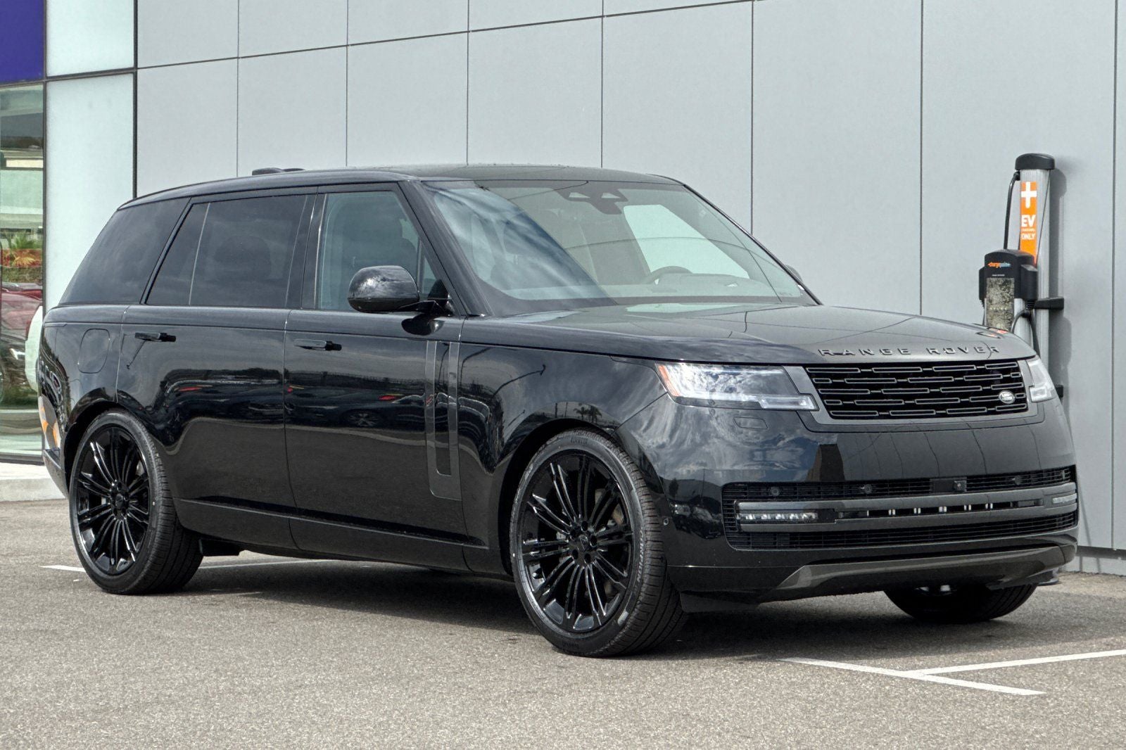 2026 Land Rover Range Rover SE LWB