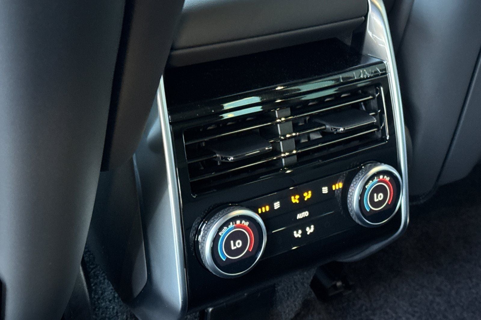 2026 Land Rover Range Rover SE LWB