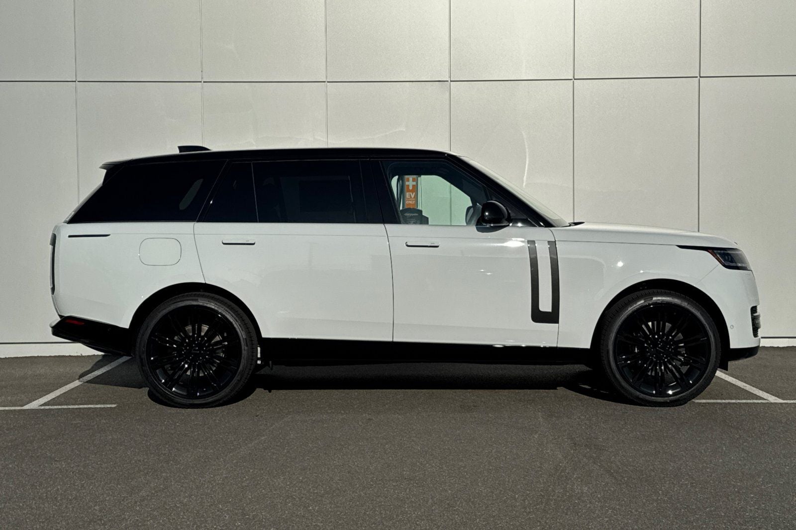2026 Land Rover Range Rover SE LWB