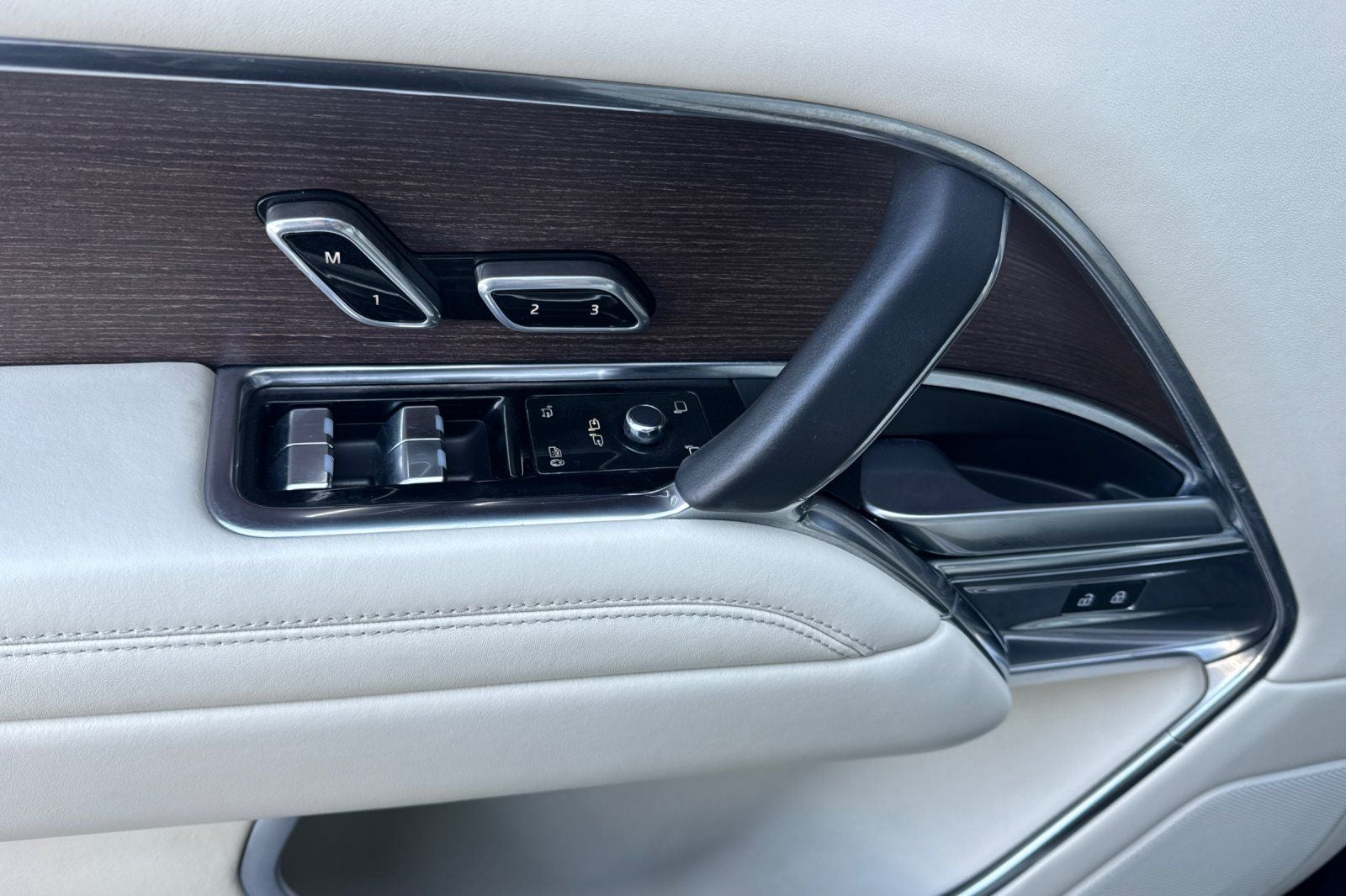 2023 Land Rover Range Rover SE LWB