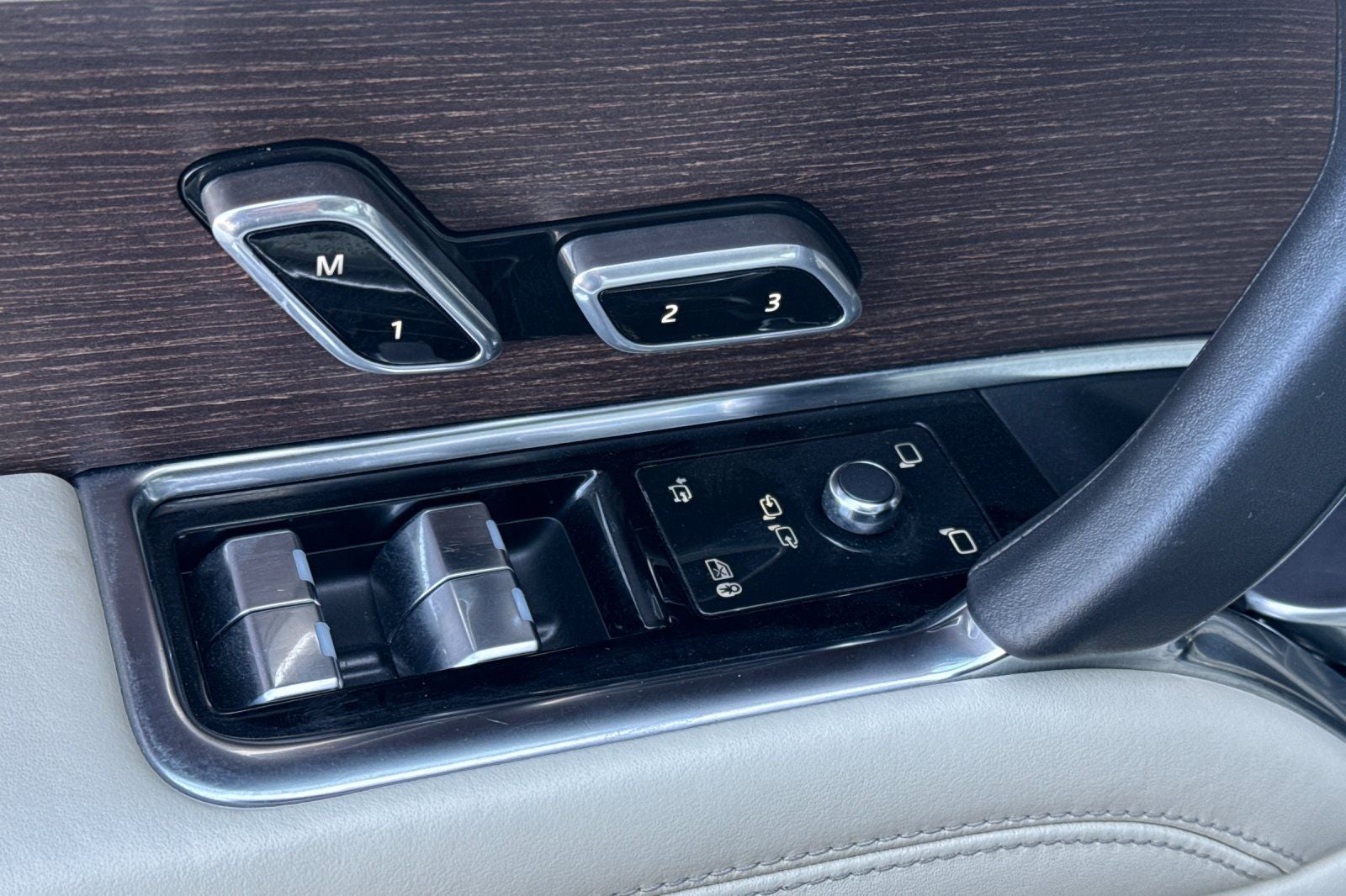 2023 Land Rover Range Rover SE LWB