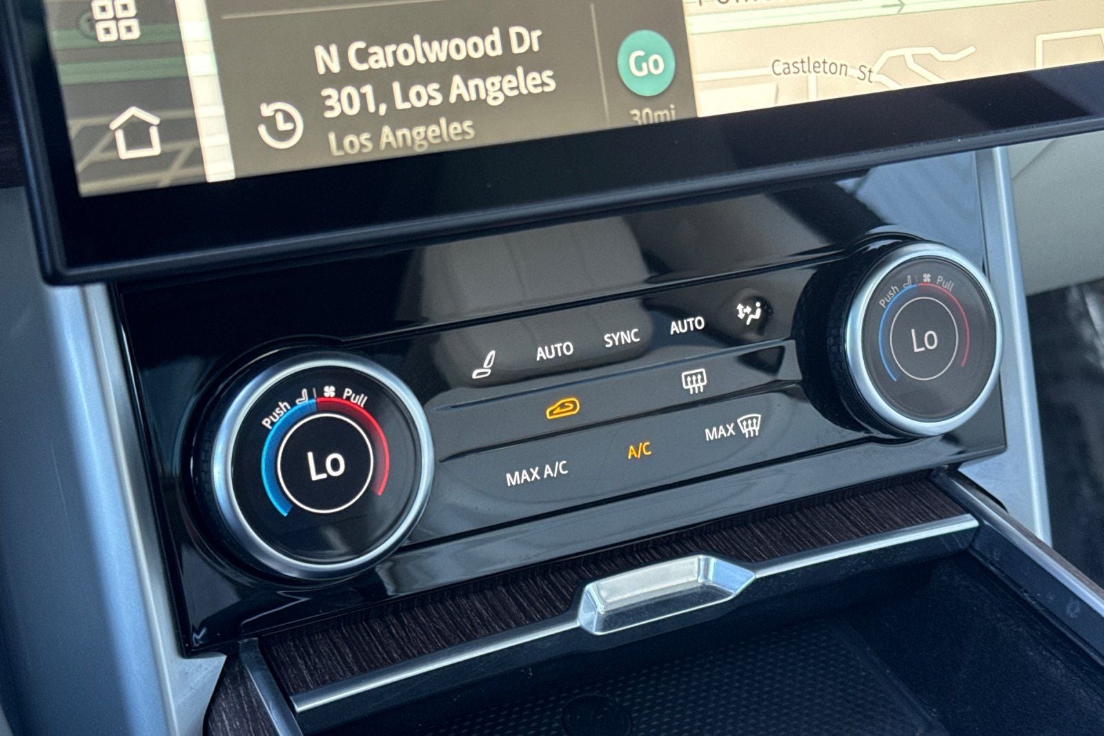 2023 Land Rover Range Rover SE LWB