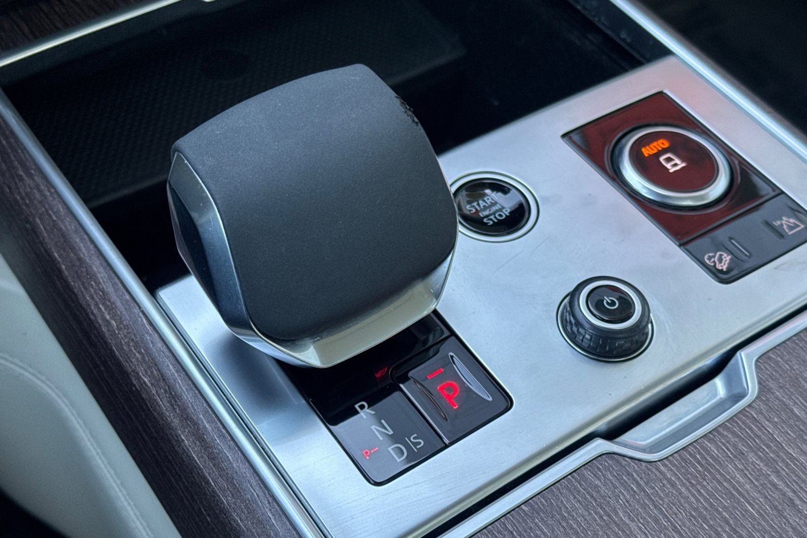 2023 Land Rover Range Rover SE LWB