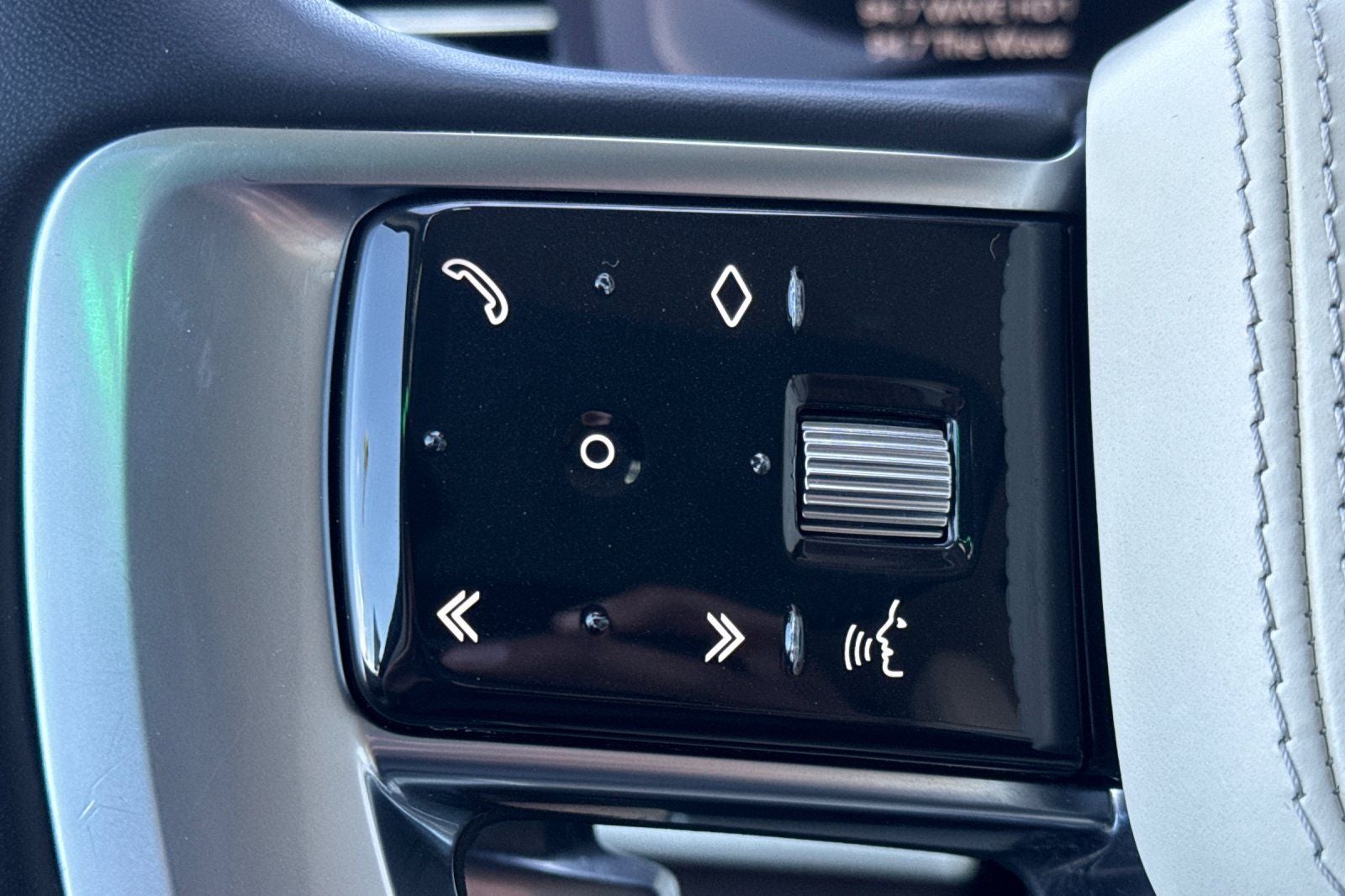 2023 Land Rover Range Rover SE LWB