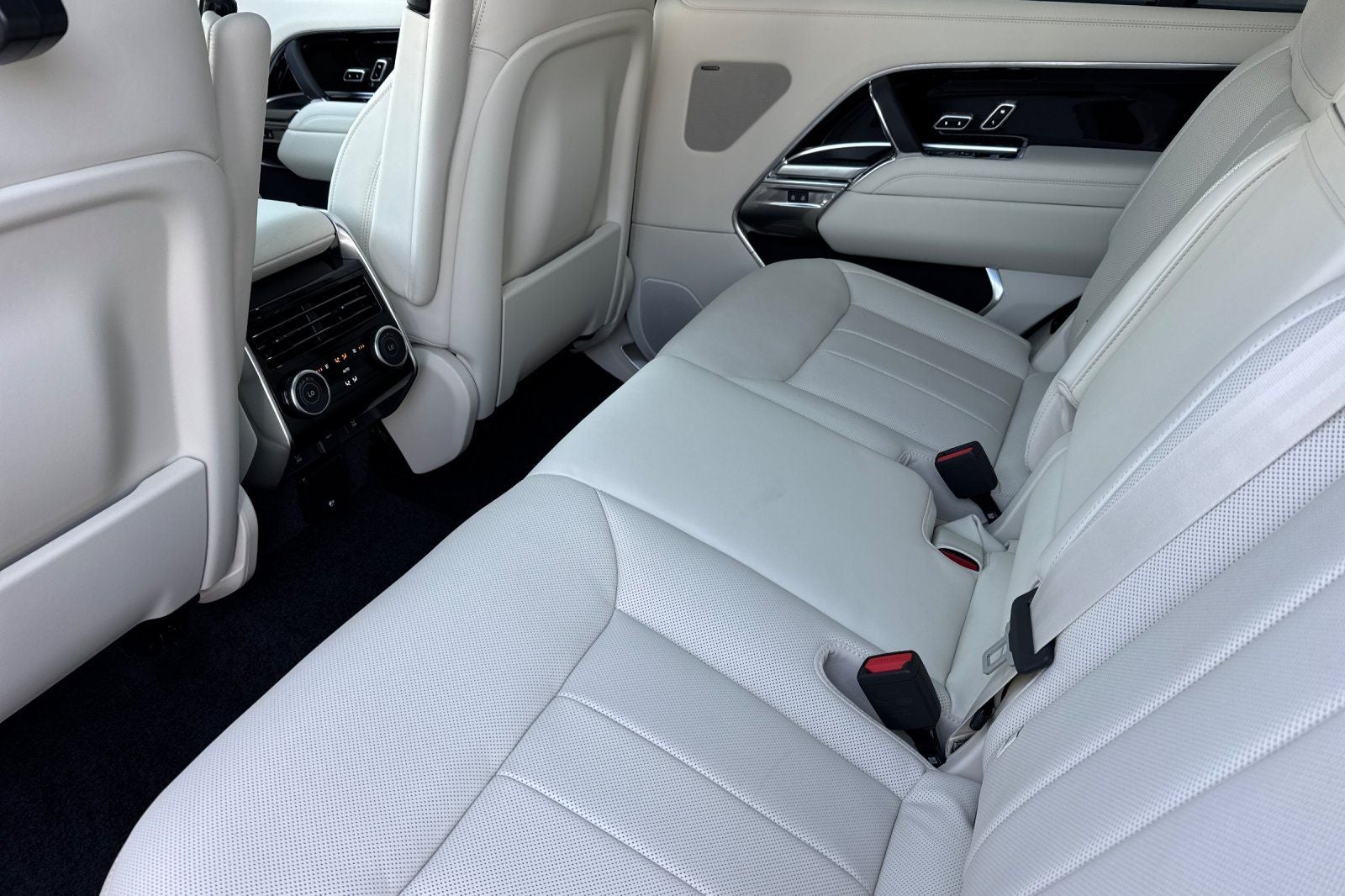 2026 Land Rover Range Rover SE LWB